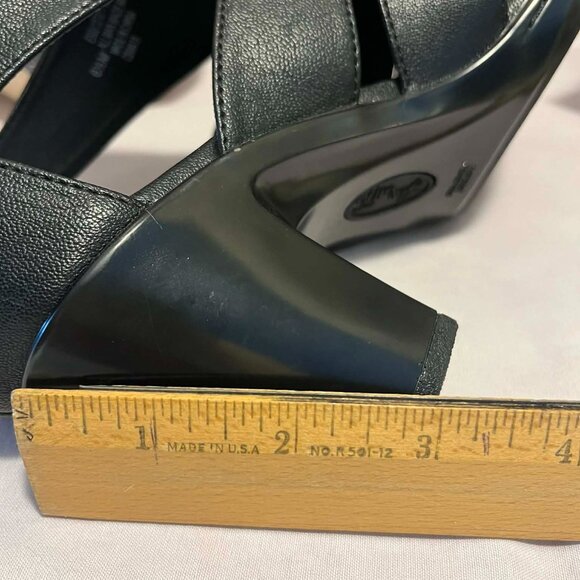 EuroSoft Viviana Women's black open-toe sandal.  6.5  Faux leather - Picture 4 of 5